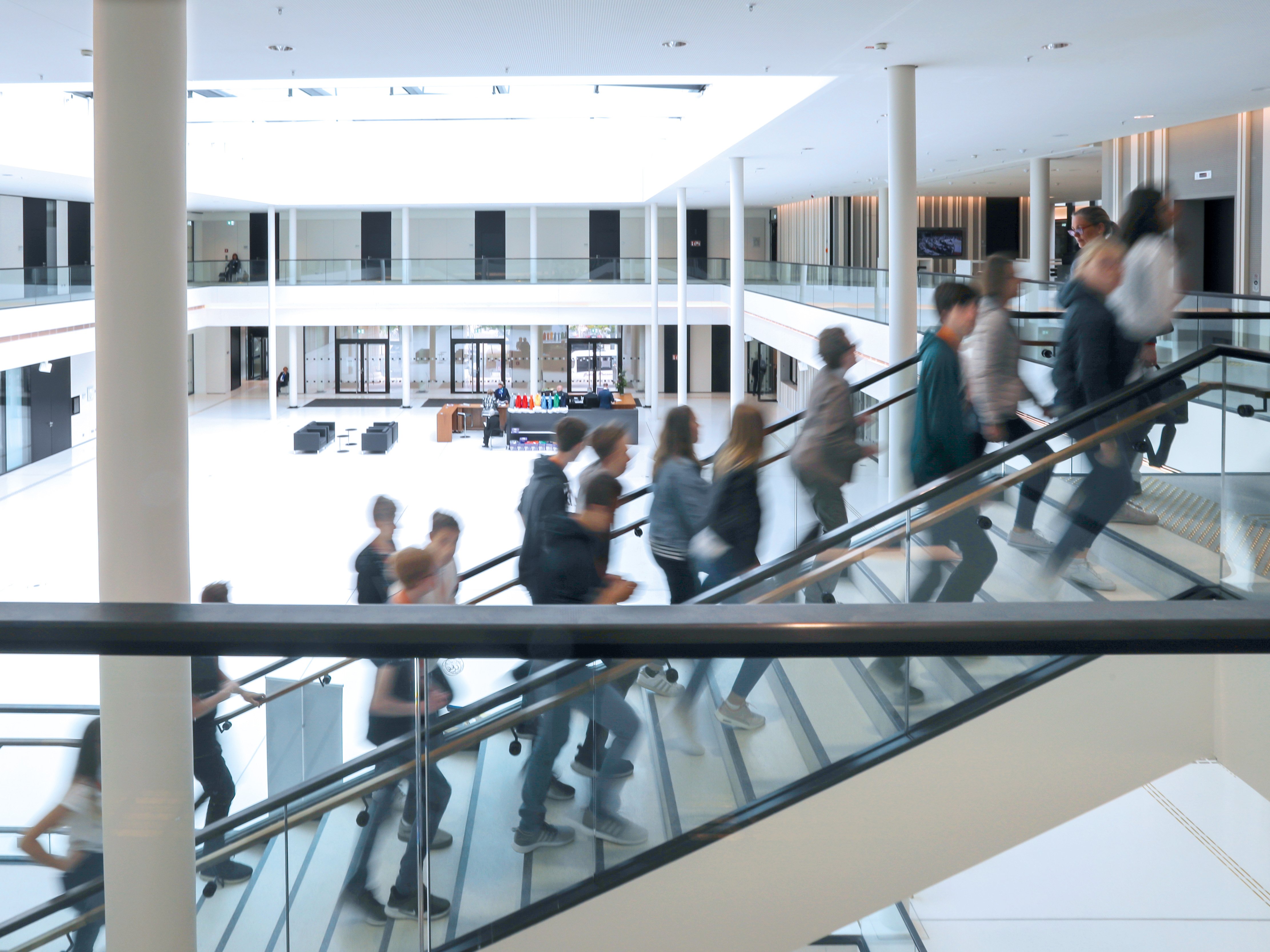 Besuchergruppe auf der Niedersachsentreppe